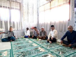 Pererat Silaturahmi, Kadinsos Aceh, Dr. Muslem Buka Puasa Dengan Para Lansia Di UPTD